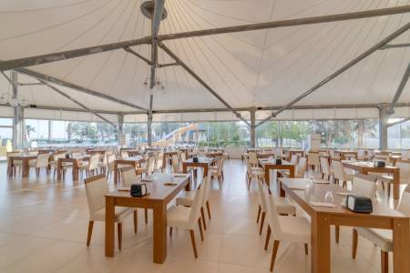 THE HOLIDAY RESORT HOTEL Restaurants